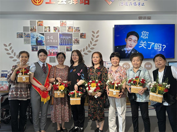 心翼站开展母亲节公益服务pg电子平台重庆电信爱(图3)