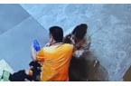 椒泡脚把自己泡进医院掐人中找邻居求救pg